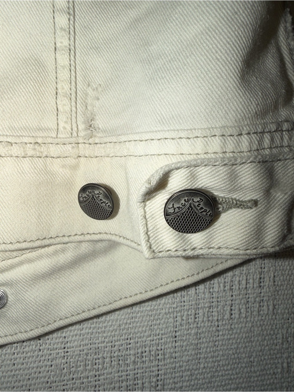 Free People | Knit Hooded White Denim Distressed Jean Jacket Fabric Sleeves - XS - Picture 4 of 14